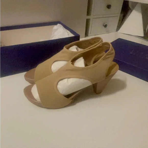 Stuart weitzmen soft starchy sandal with strong sole and heels chic and comfy - Picture 14 of 16